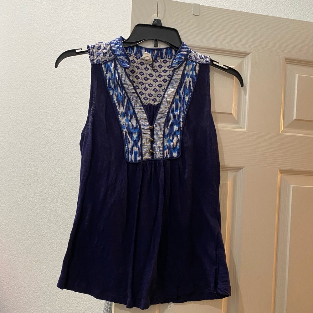 Akemi & Kin navy blue sleeveless top. Size M